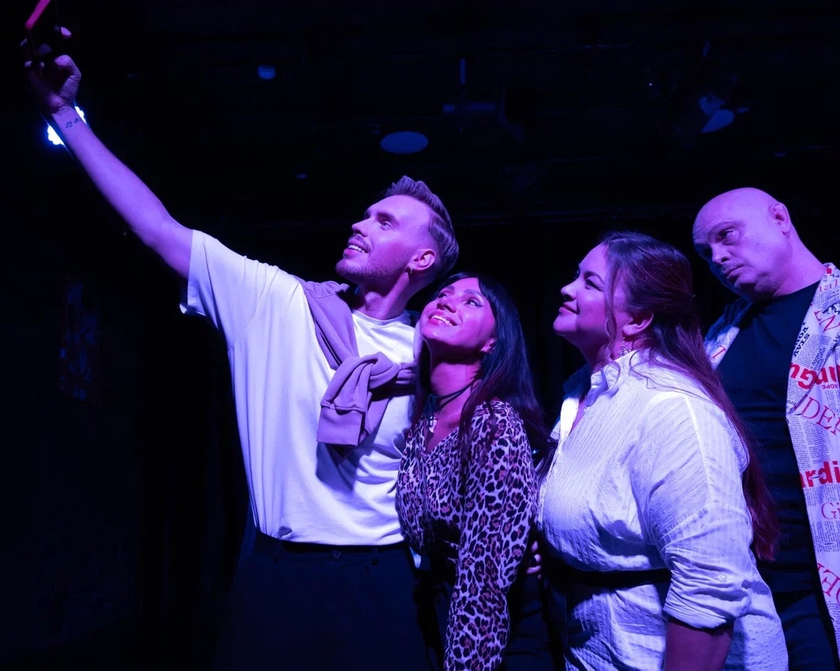 Спектакль «Не друзья» со скидкой 30%