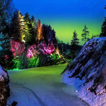 Экскурсия на новогодние праздники «Мраморное сердце Карелии: водопады и каньон Рускеала» со скидкой 33%