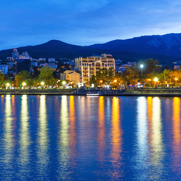 Автобусная экскурсия «Визитные карточки Южнобережья — Вечерняя Ялта» с морской прогулкой Автобусная экскурсия «Визитные карточки Южнобережья — Вечерняя Ялта» с морской прогулкой со скидкой 20%