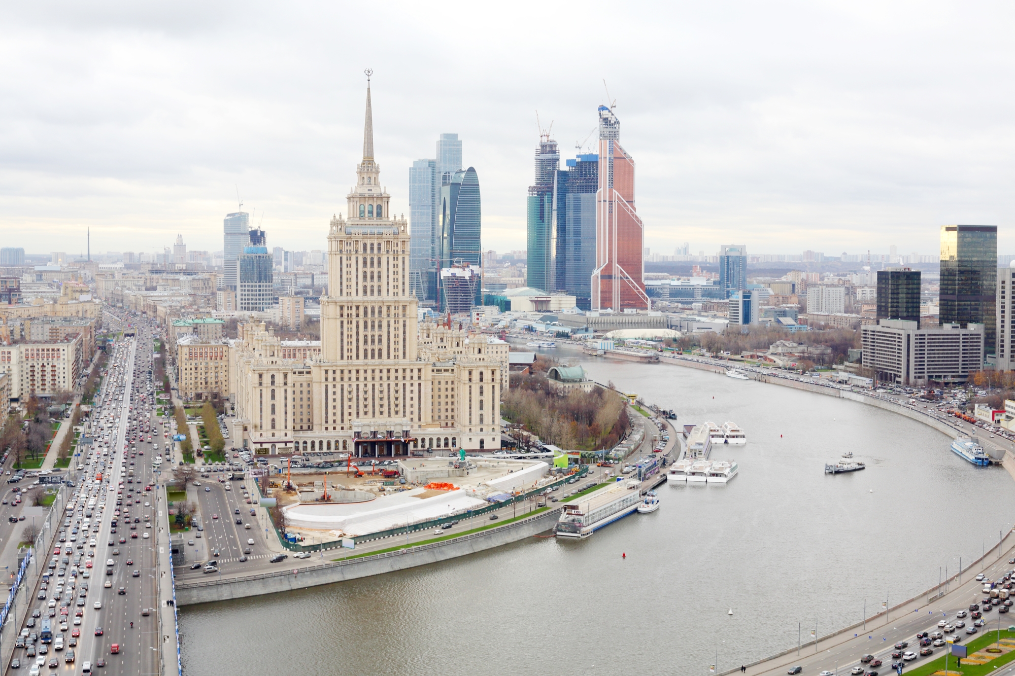 Прогулка по Москве-реке «Любимая столица» на люкс-теплоходе «Соболь» и «Августина»