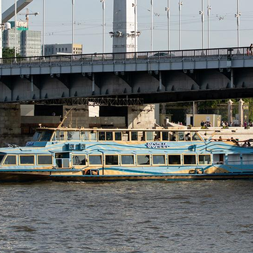 Прогулка на дизайнерском теплоходе «Волна» от «Сити-Экспо»