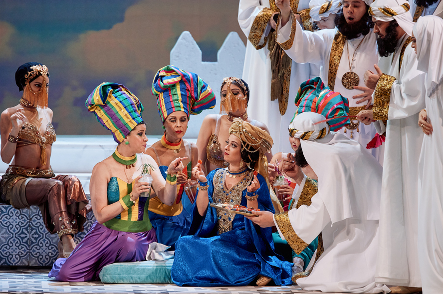 Опера «Итальянка в Алжире» в Мариинском театре