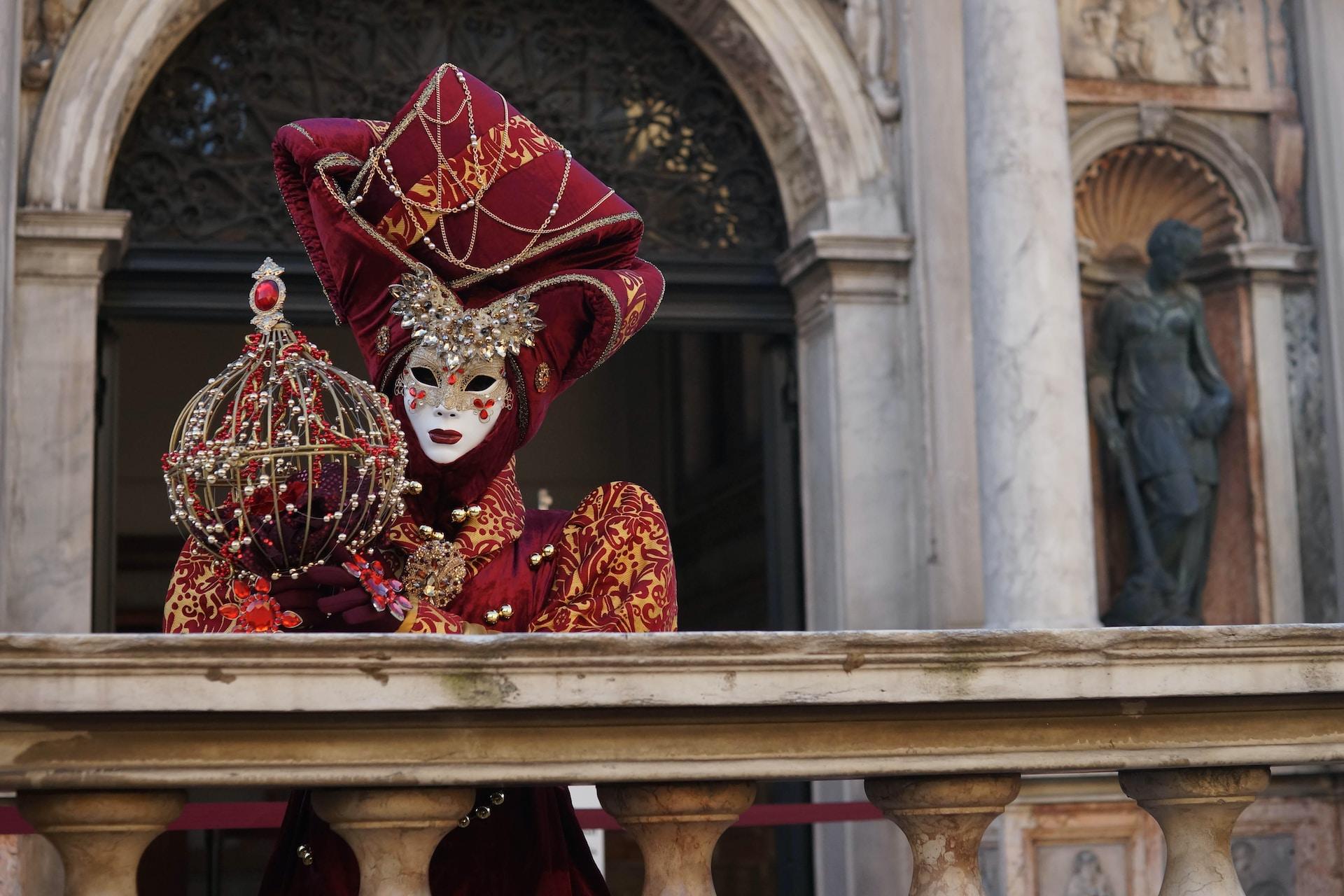 Выставка «Венецианские маски. Магия карнавала» со скидкой 50%