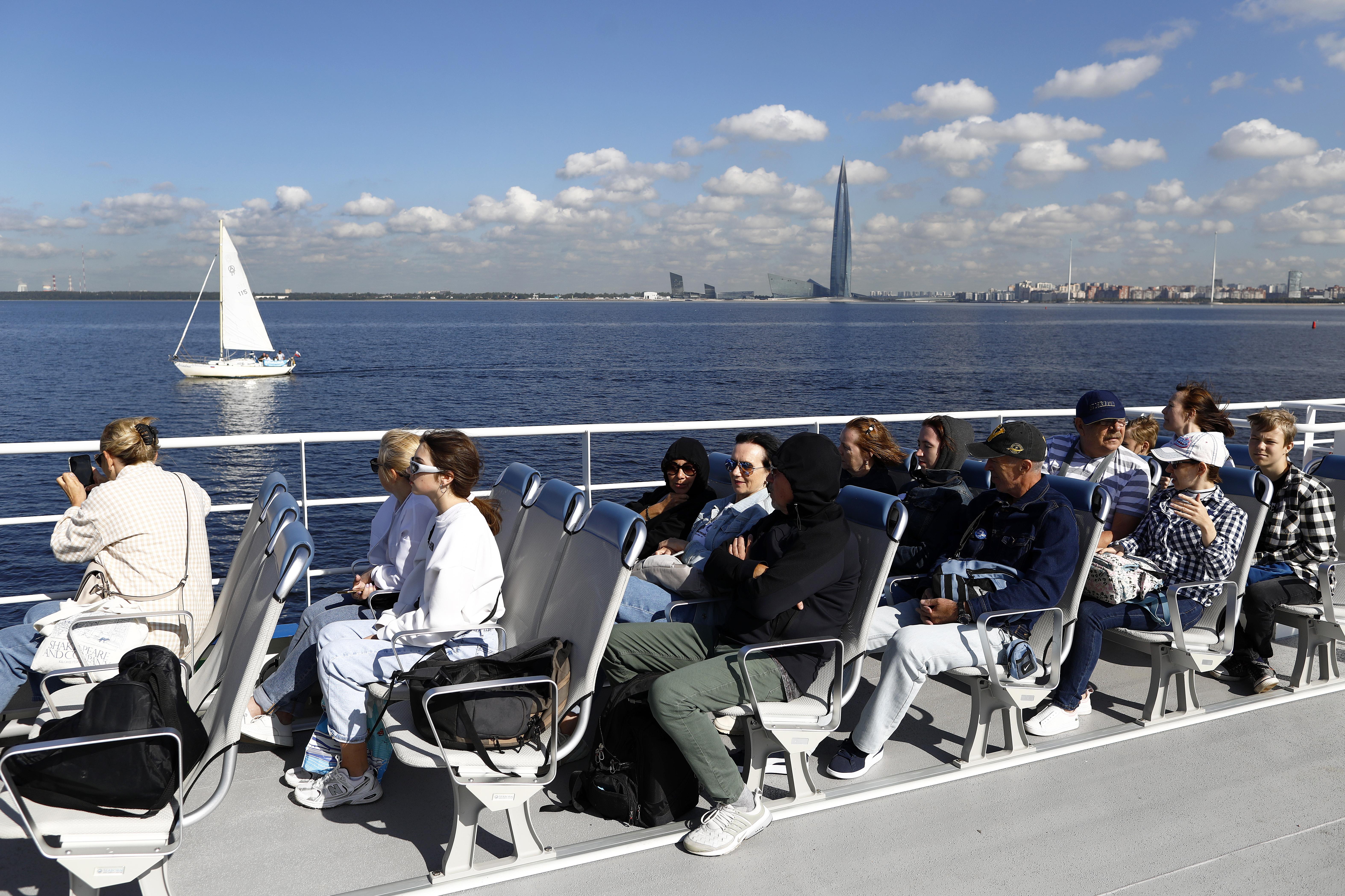 Из Петербурга в Кронштадт запустят скоростные катамараны