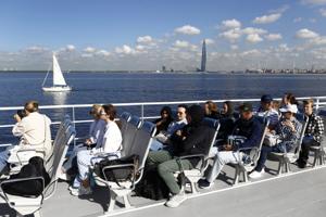 Из Петербурга в Кронштадт запустят скоростные катамараны