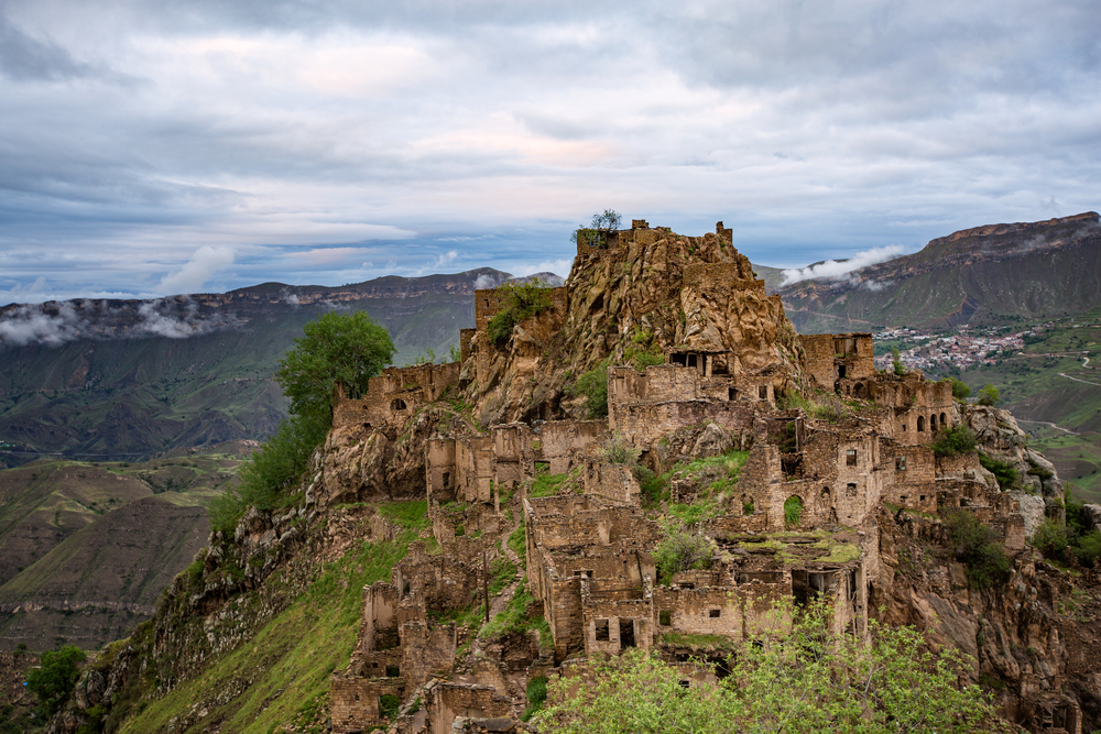 Экскурсия «Призрачное село Гамсутль и Салтинское ущелье» из Каспийска