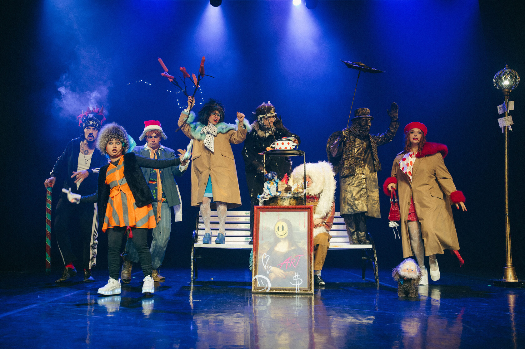 Премьера спектакля Анны Музыченко «Фонарь. Скамейка. Урна» со скидкой 30%