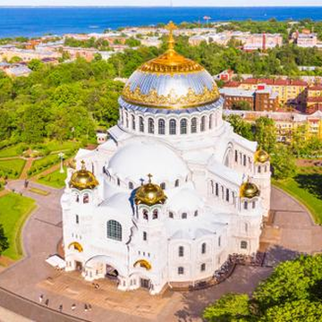 Автобусная экскурсия по Кронштадту «Морской собор и парк «Остров фортов» со скидкой 48%