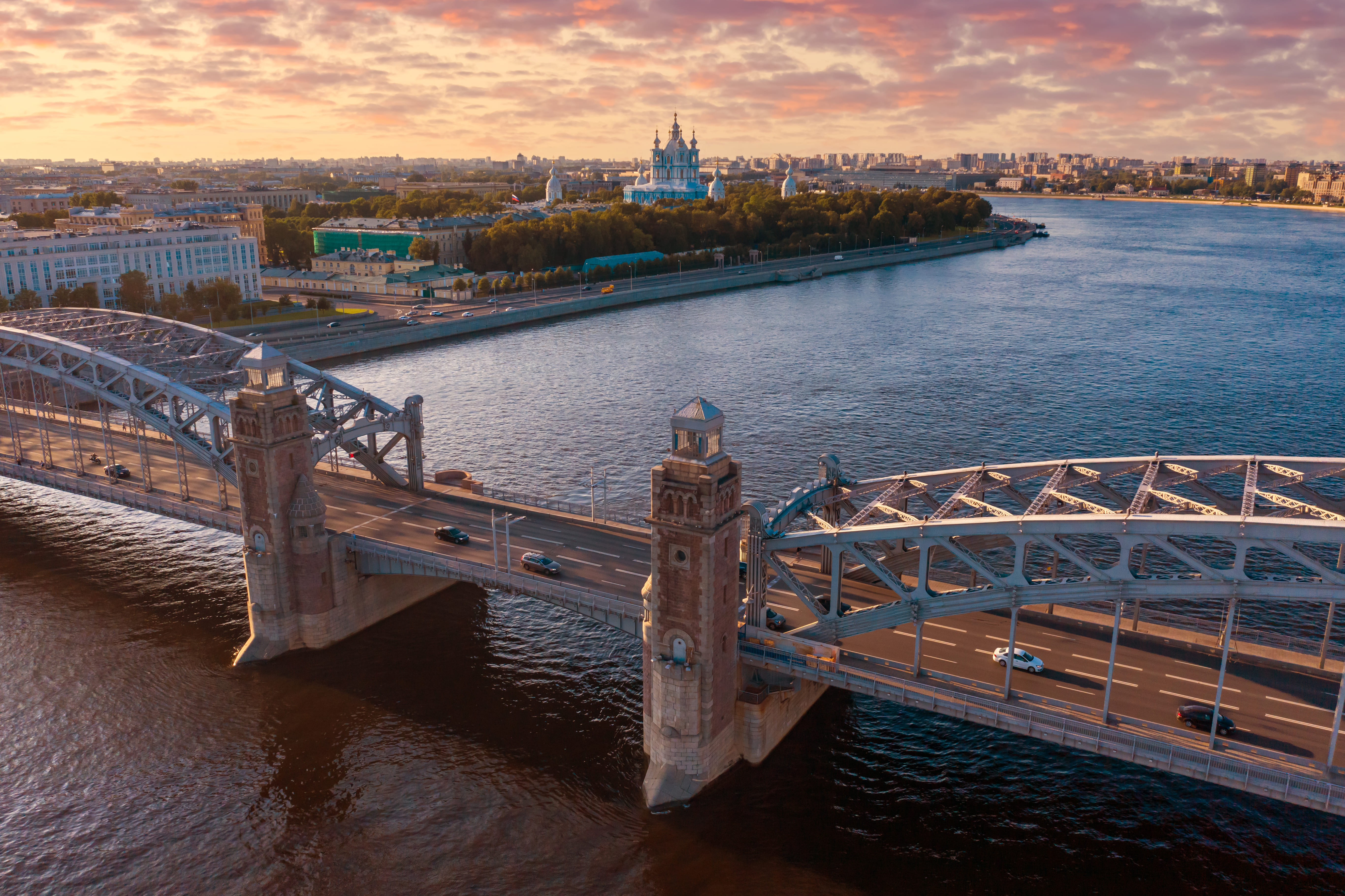 Круиз на двухпалубном теплоходе «Невский Променад» со скидкой 68%