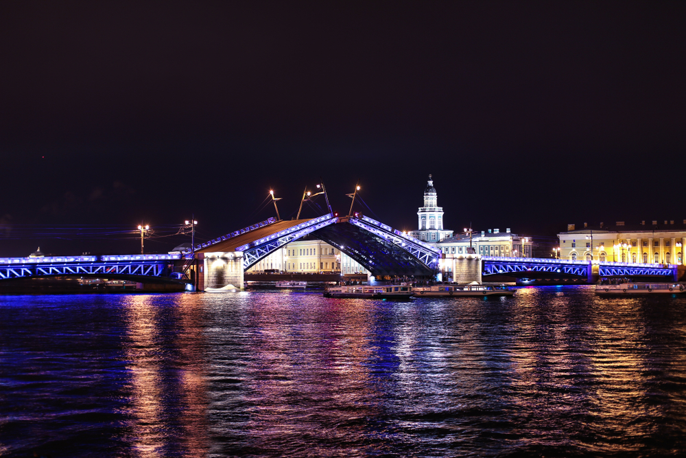 Водная экскурсия с разводом мостов