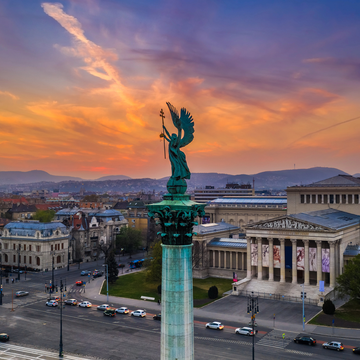 Экскурсия «Музыка в Будапеште: Опера, Музыкальная Академия, Будапештский Бродвей» Экскурсия «Музыка в Будапеште: Опера, Музыкальная Академия, Будапештский Бродвей»