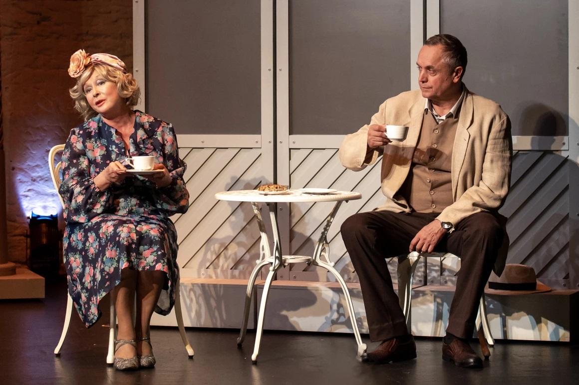 Спектакль «Старомодная комедия» с Ларисой Удовиченко и Андреем ...