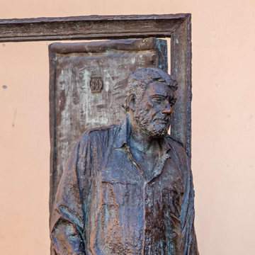 Аудиоэкскурсия «Прогулка по самым ярким локациям от Владимирской до Сенной» Аудиоэкскурсия «Прогулка по самым ярким локациям от Владимирской до Сенной»