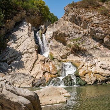 Автобусная экскурсия «Водопад Хучни и Самурский лес»