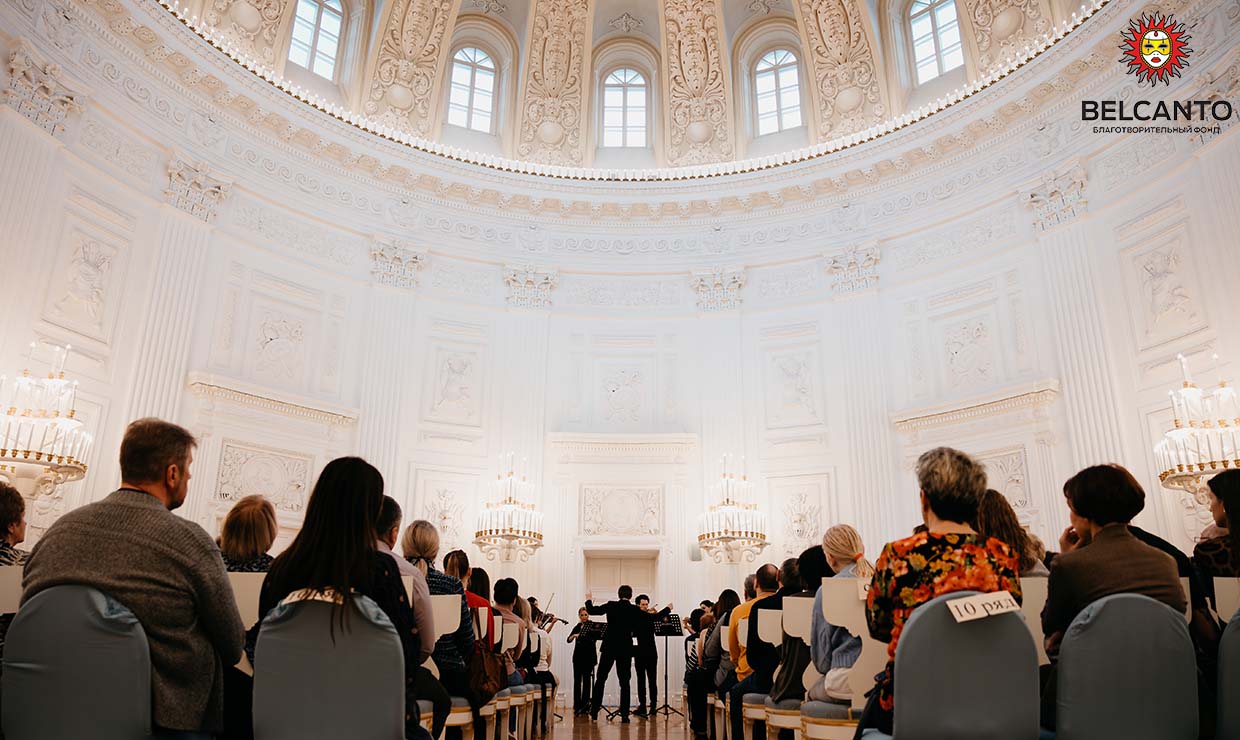 Концерт при свечах «Моцарт. Маленькая ночная серенада. Шуберт. Аве Мария. Шуберт. Серенада» со скидкой 40%