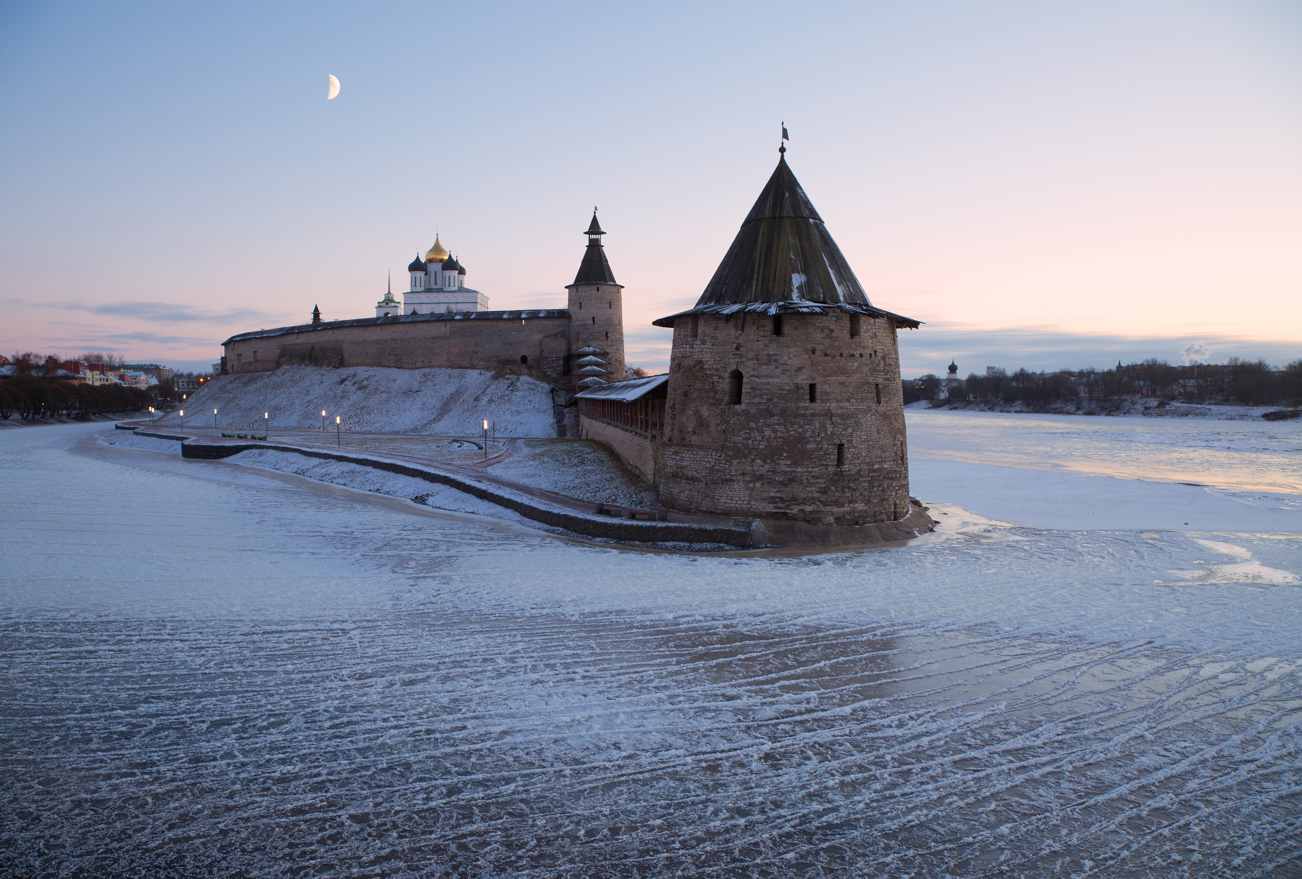 Большая автобусно-пешеходная экскурсия «Псков — Россия начинается здесь» Большая автобусно-пешеходная экскурсия «Псков — Россия начинается здесь»