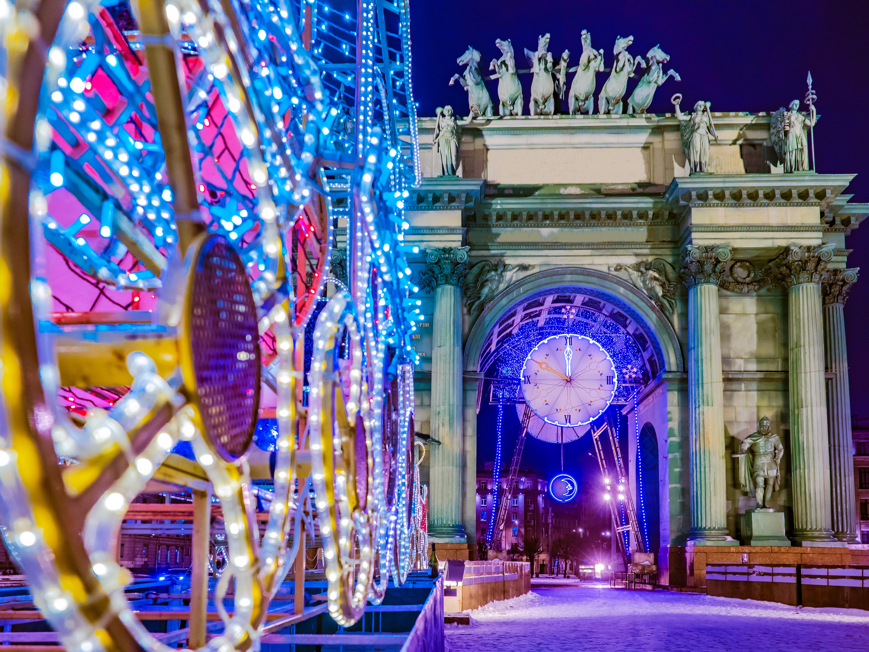 Экскурсия «Встречаем Новый год в Петербурге» со скидкой 51%