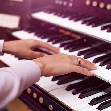 Праздничный концерт «Орган при свечах: легендарные саундтреки и рок-хиты» со скидкой 30%