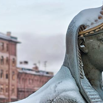 Пешеходная экскурсия «Тайные дворы и парадные Васильевского острова» со скидкой 33%