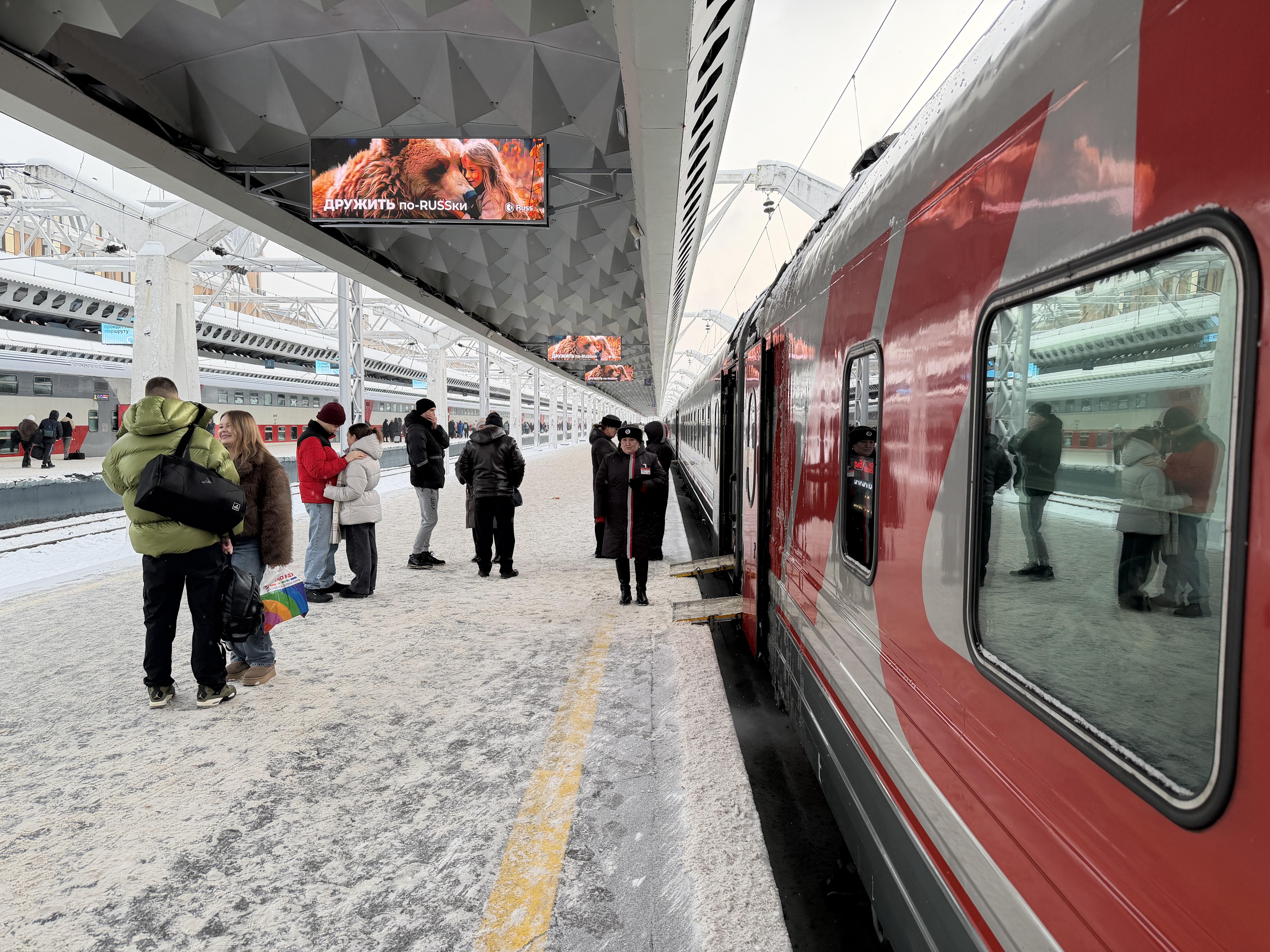 Москвичи выкупили целый вагон поезда под вечеринку