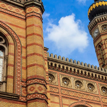 Экскурсия «Ощутите атмосферу еврейского наследия Будапешта на двух колёсах» Экскурсия «Ощутите атмосферу еврейского наследия Будапешта на двух колёсах»