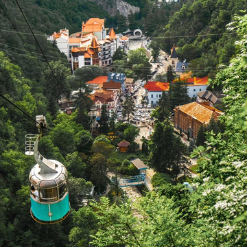 Автомобильно-пешеходная экскурсия по курорту Боржоми со скидкой 30%