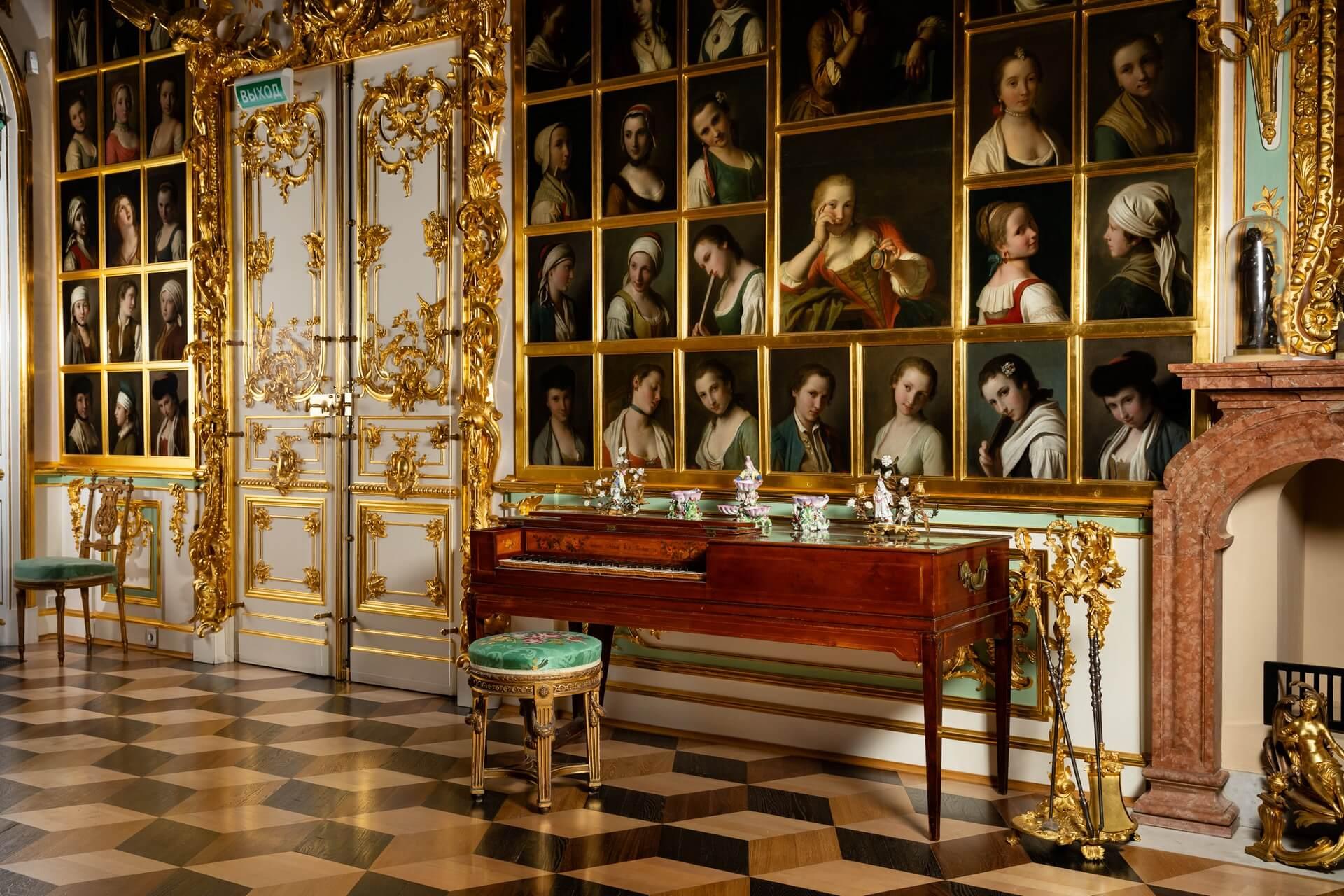 Петергоф: бесплатный вход во дворцы для женщин 8 марта 2026