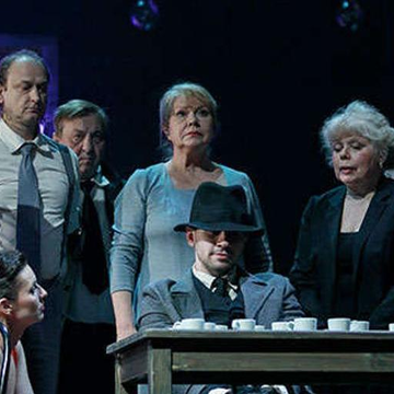 Спектакль «Прикинь, что ты — Бог» в Театре им. В. Ф. Комиссаржевской Спектакль «Прикинь, что ты — Бог» в Театре им. В. Ф. Комиссаржевской