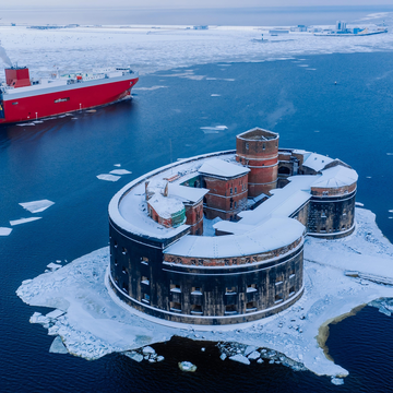 Экскурсия в Кронштадт с посещением Музея военно-морской славы со скидкой до 34%