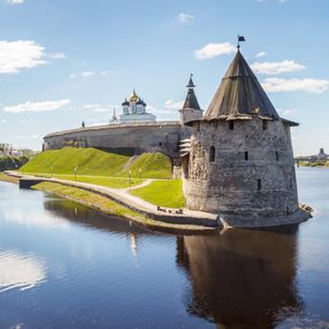 Автобусно-пешеходная экскурсия «Один день — три крепости»
