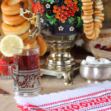 Автобусная экскурсия «Время пить чай. В гости к ямщику Никитичу и Деду Студенцу» Автобусная экскурсия «Время пить чай. В гости к ямщику Никитичу и Деду Студенцу»