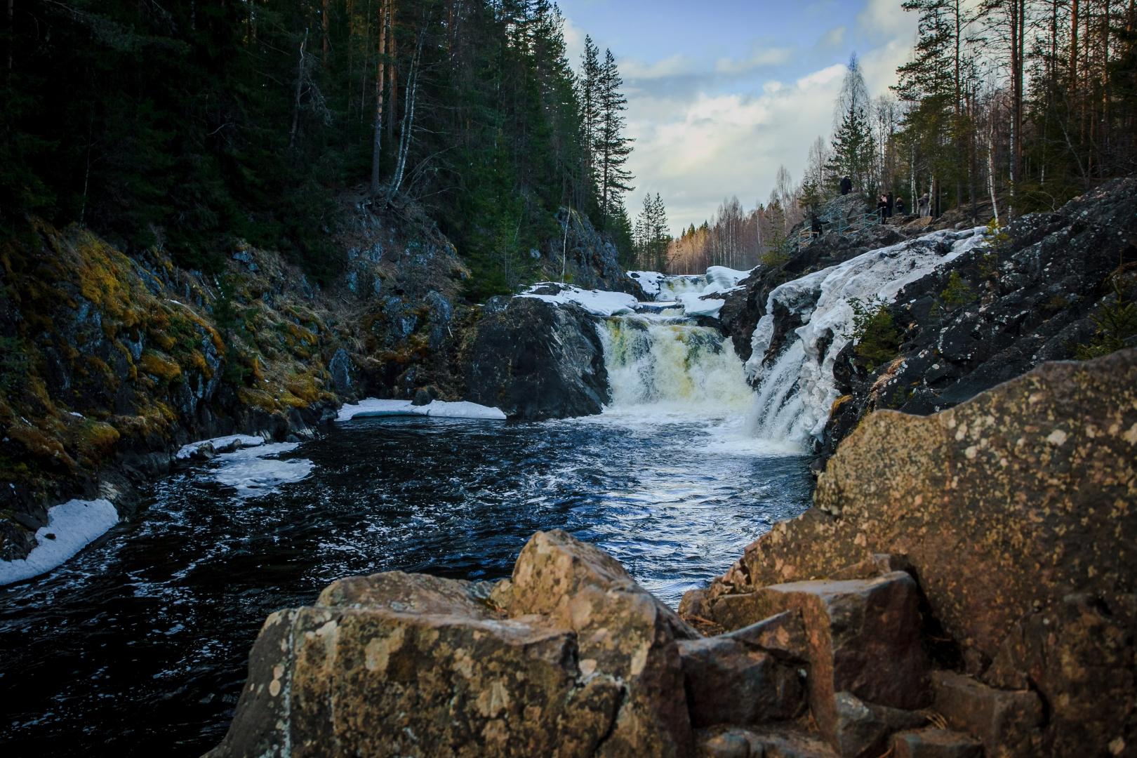 Однодневный тур «Хиты Карелии: долина водопадов, финская уха и музей в скале. Всё включено» со скидкой 35%