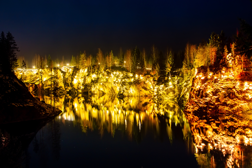Двухдневный тур «Новогодний уикенд. Карельская Роза — от водопадов до Деда Мороза» Двухдневный тур «Новогодний уикенд. Карельская Роза — от водопадов до Деда Мороза» со скидкой 56%