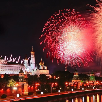 День города с живой музыкой, вокал, просмотром праздничного фейерверка, ужином на люкс-теплоходе «Соболь»