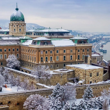 Пешеходная экскурсия «Буда — жемчужина Дуная: открытие Будайской крепости» Пешеходная экскурсия «Буда — жемчужина Дуная: открытие Будайской крепости»