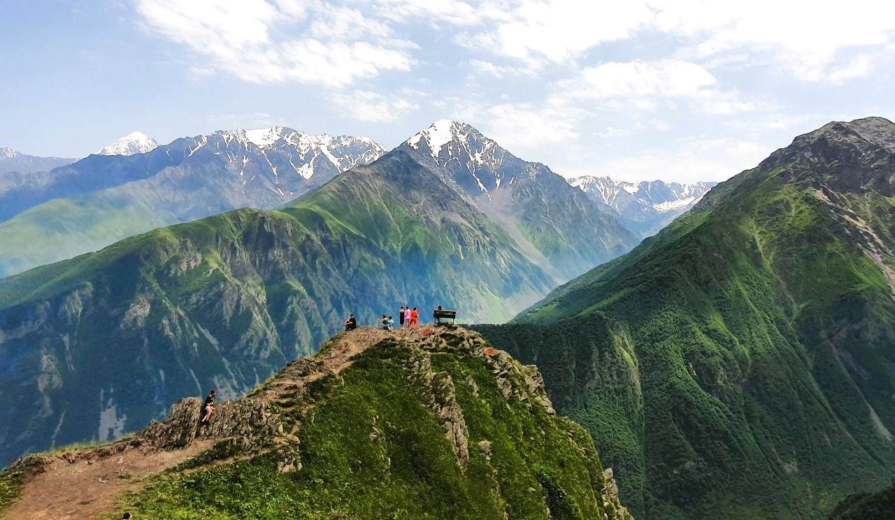 «Счастье не за горами, оно — в горах»: 5 мест в Северной Осетии, которые стоит посетить каждому