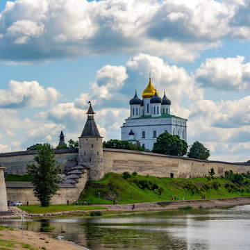 Автобусно-пешеходная экскурсия «Один день — три крепости»