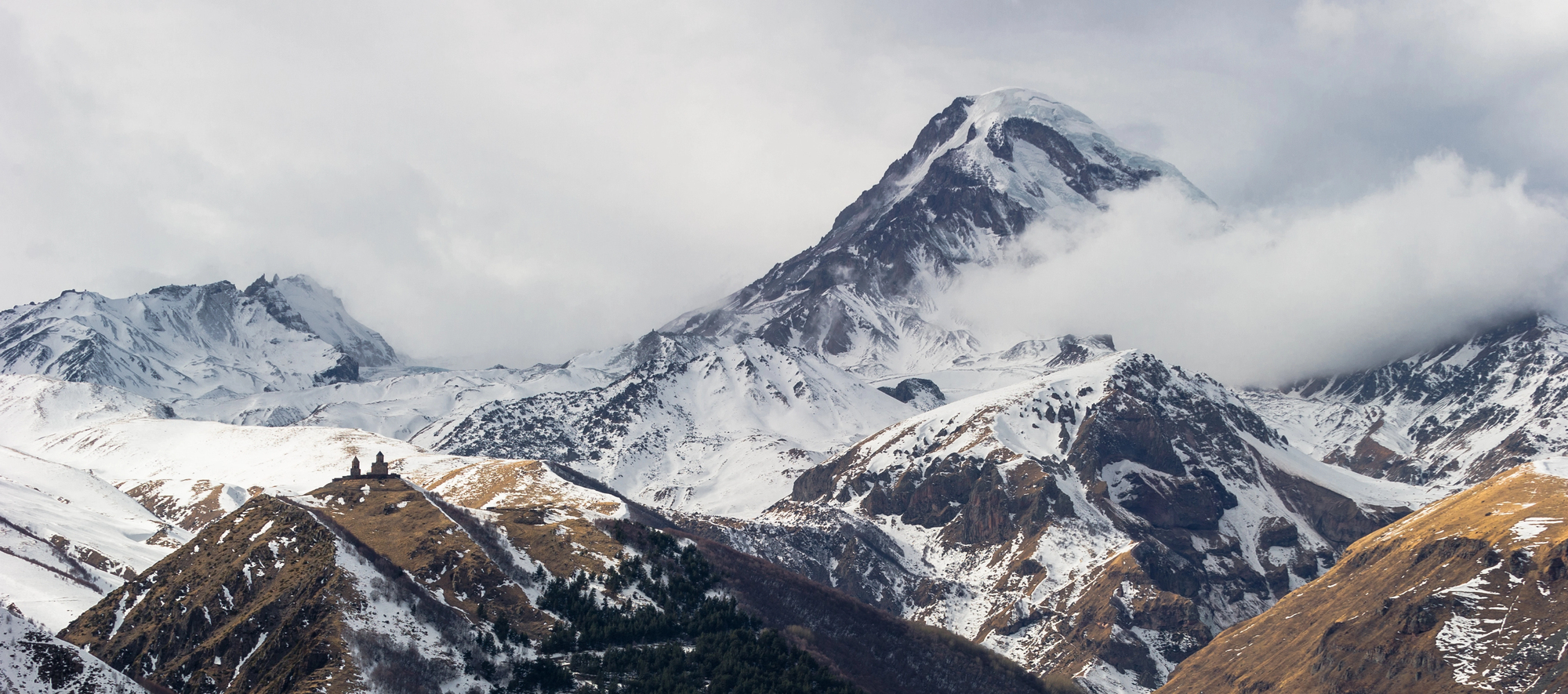 Автомобильная экскурсия по Казбеги — путешествие в горах по живописной дороге Арагвского ущелья со скидкой 30%
