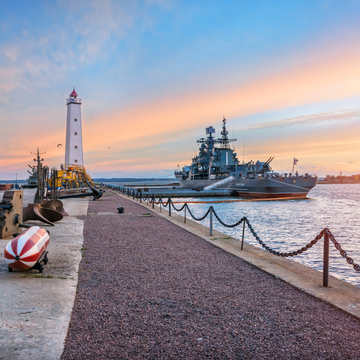 Экскурсия в Кронштадт с прогулкой на теплоходе вокруг фортов со скидкой 23%