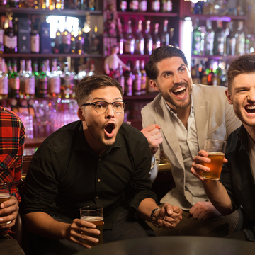 Стендап-концерт «Комедийный баттл: мужское/женское» Стендап-концерт «Комедийный баттл: мужское/женское» со скидкой 30%