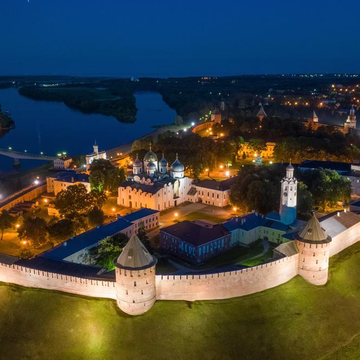 Вечерняя речная прогулка с экскурсией «Огни ночного Новгорода»
