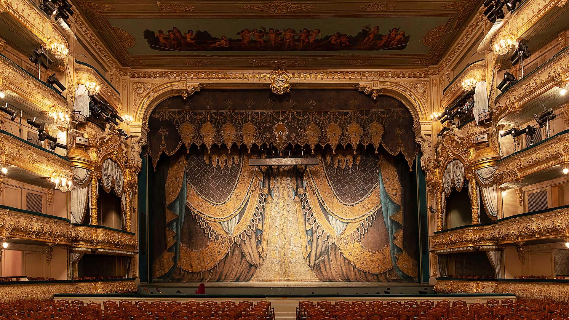 Театральный урок на сцене Мариинского театра