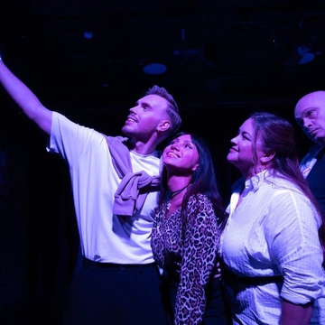 Спектакль «Не друзья» со скидкой 30%