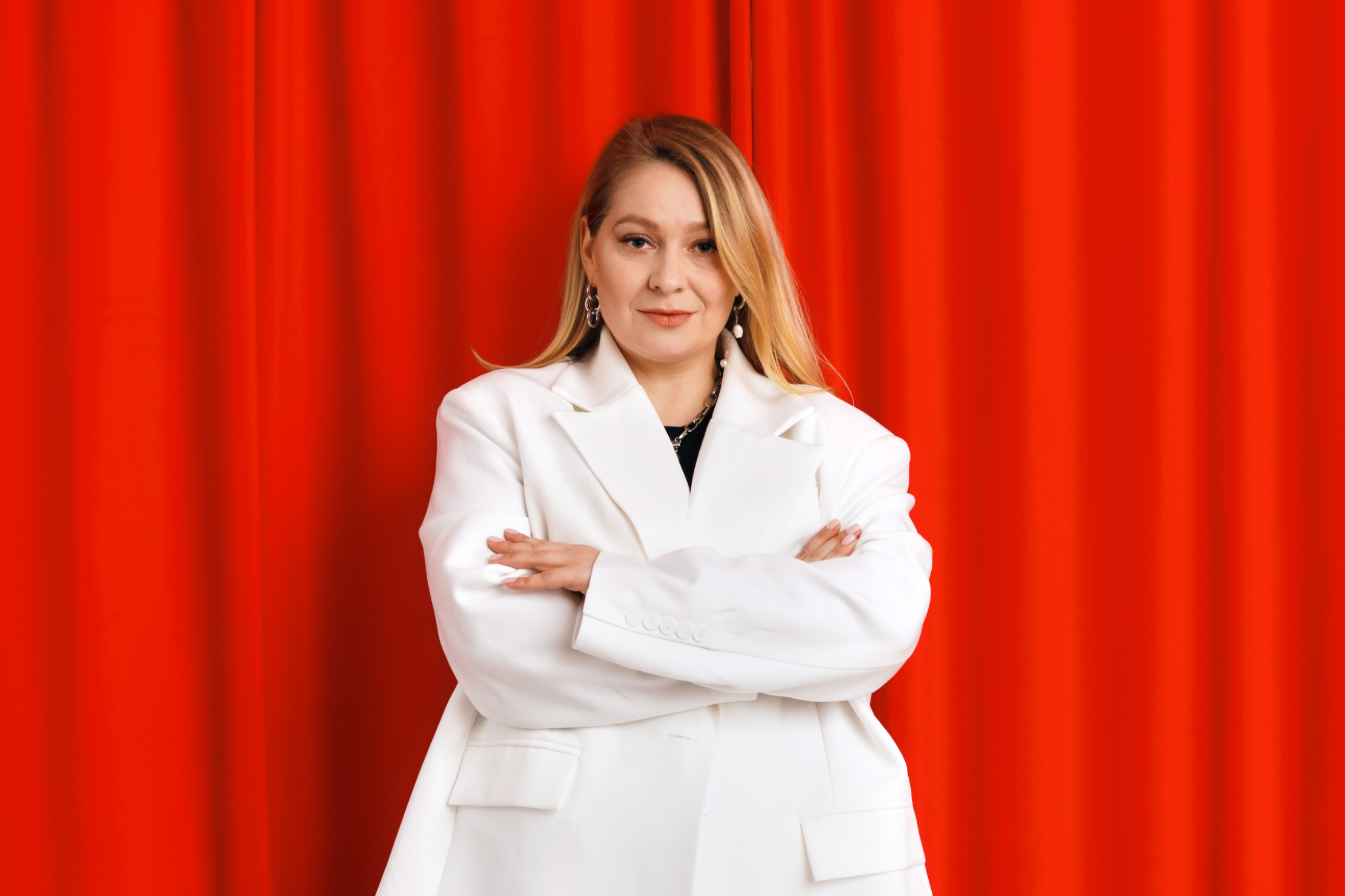 Концерт «Шоу женских историй» в баре «Сплетни» от Анны Асти со скидкой 30%