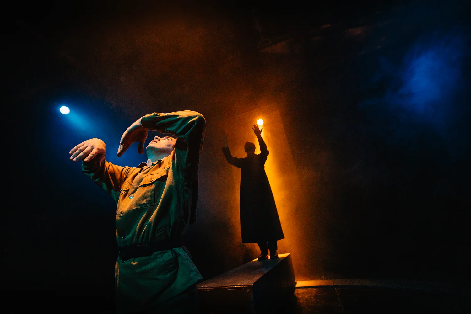 Спектакль «Точки на временной оси» Спектакль «Точки на временной оси» со скидкой 30%