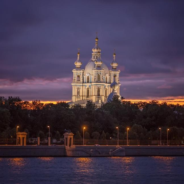 Автобусная экскурсия «Ночной Петербург» с прогулкой на теплоходе со скидкой до 28%