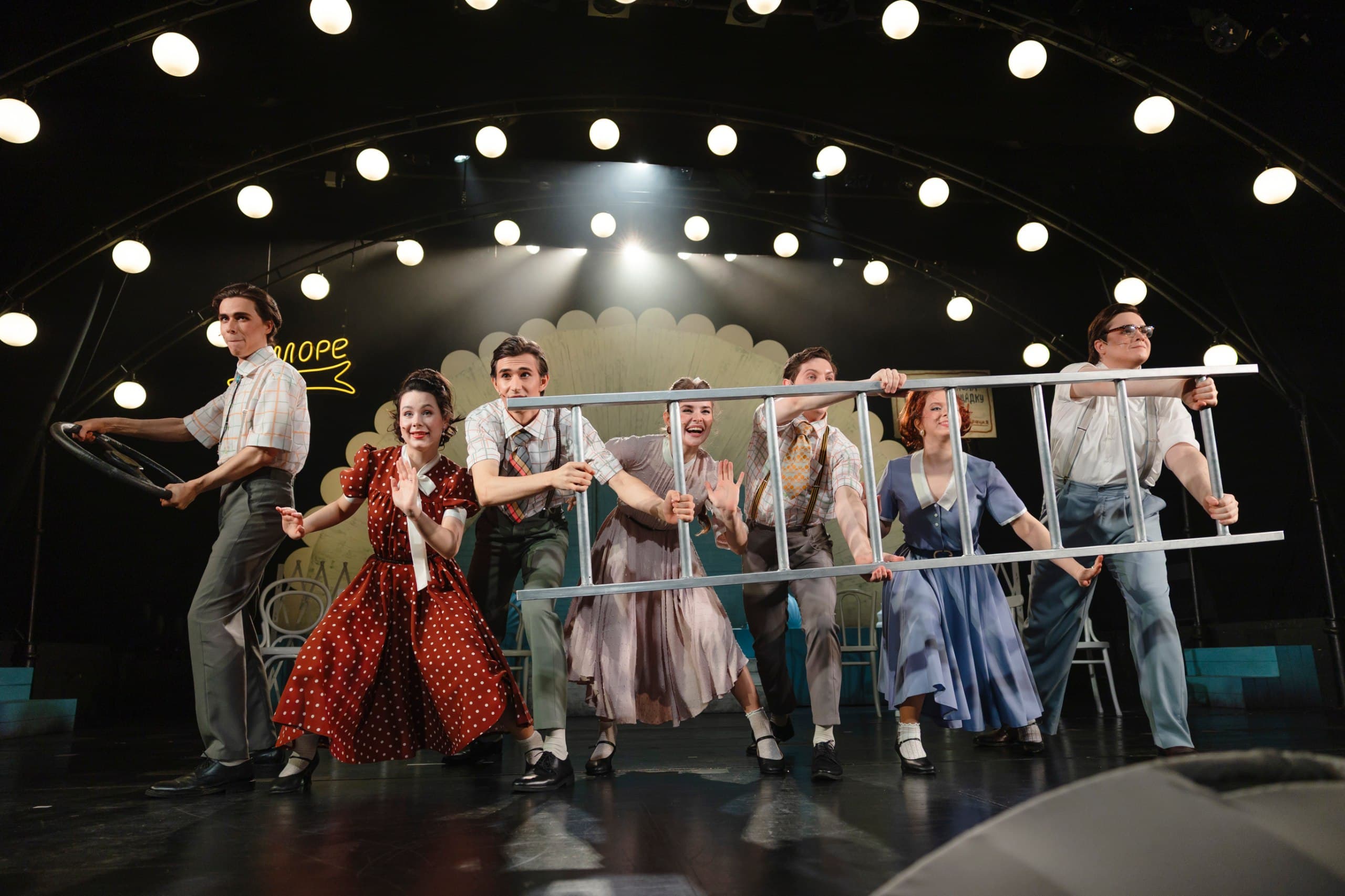 Спектакль «Жил-был суфлёр!» в Театре эстрады им. Аркадия Райкина Спектакль «Жил-был суфлёр!» в Театре эстрады им. Аркадия Райкина