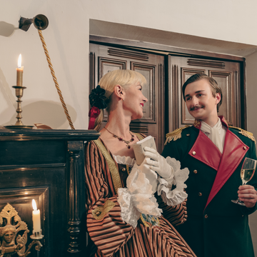 Театральное путешествие «Игристые истории с Лермонтовым» с дегустацией вин в доме-музее Рошке со скидкой 20%