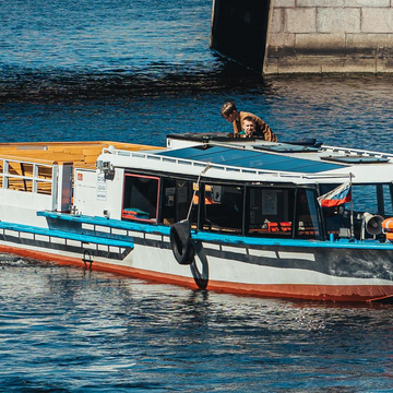 Дневные прогулки на однопалубном теплоходе по рекам и каналам со скидкой 50%