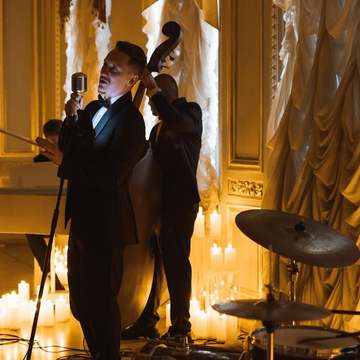 Концерт при свечах «FRANK SINATRA. Рождественские песни» в особняке Серебрякова со скидкой 25%